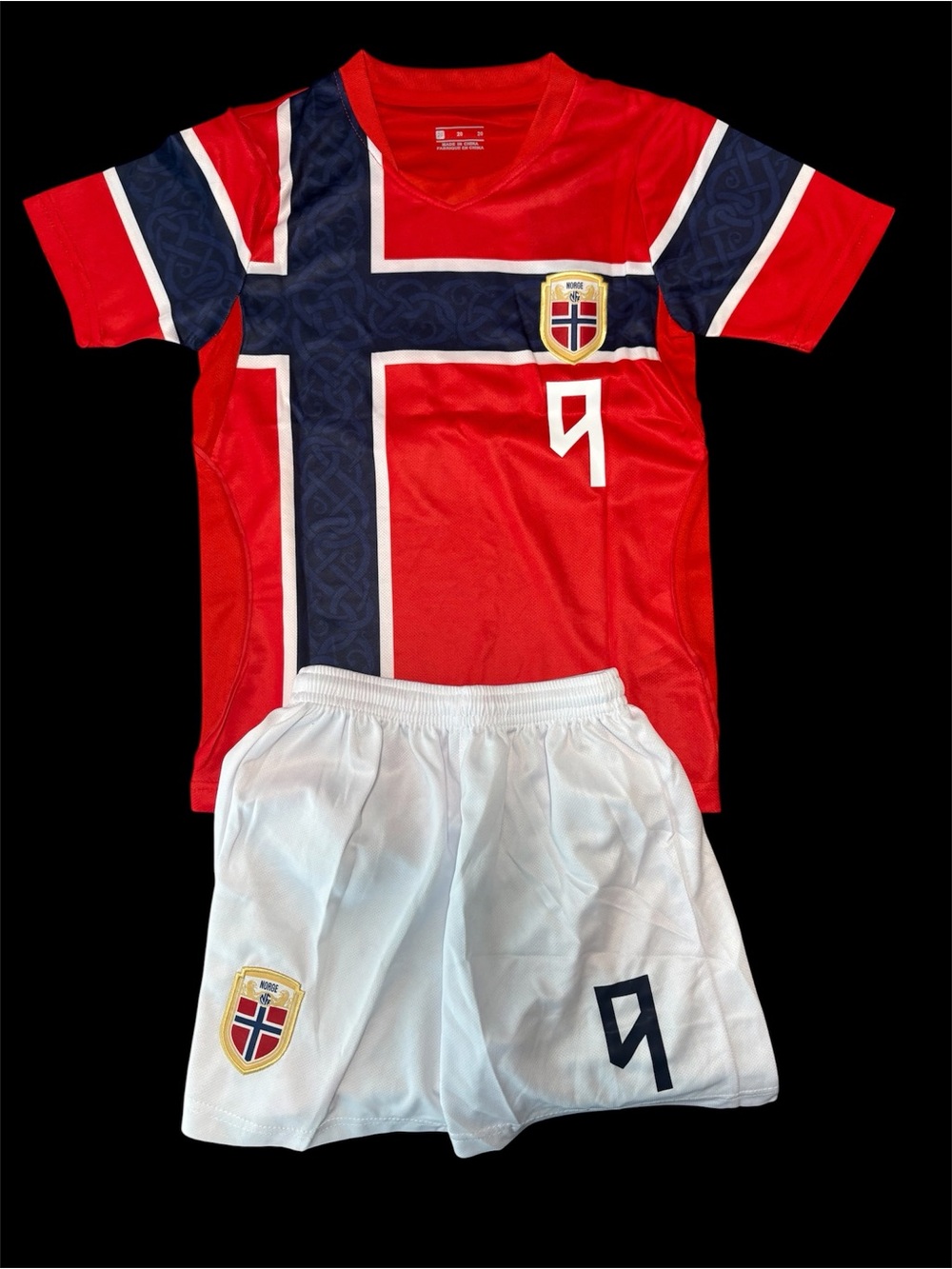 Braut Haaland Kids' Red Soccer Jersey & White Shorts Set 2026 World Cup - Picture 2 of 2